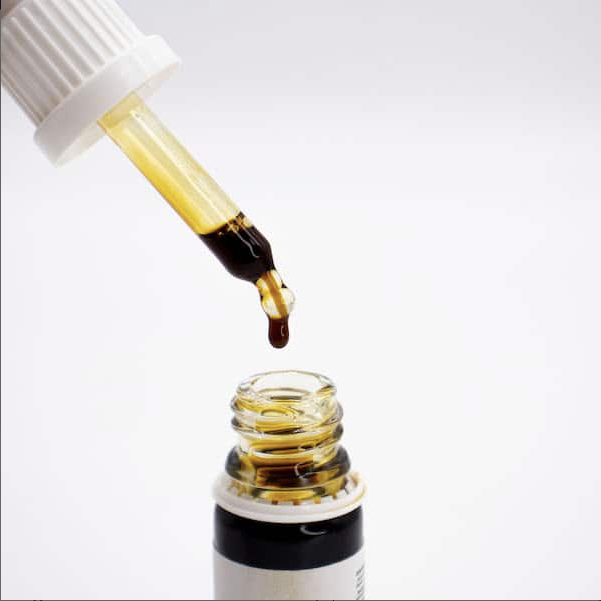 Composition de lâhuile CBD 10% Full Spectrum Nobilis â 90% huile de graines de chanvre bio et 10% de CBD issu dâun crude avec des cannabinoĂŻdes mineurs (CBN, CBT, CBC) â recommandĂ©e pour les angoisses lĂ©gĂšres, le stress du quotidien et les insomnies passagĂšres.